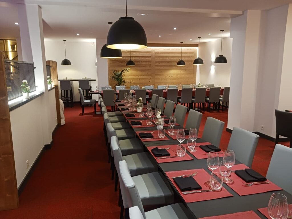 Table de groupe événements le chat gourmand beunaz