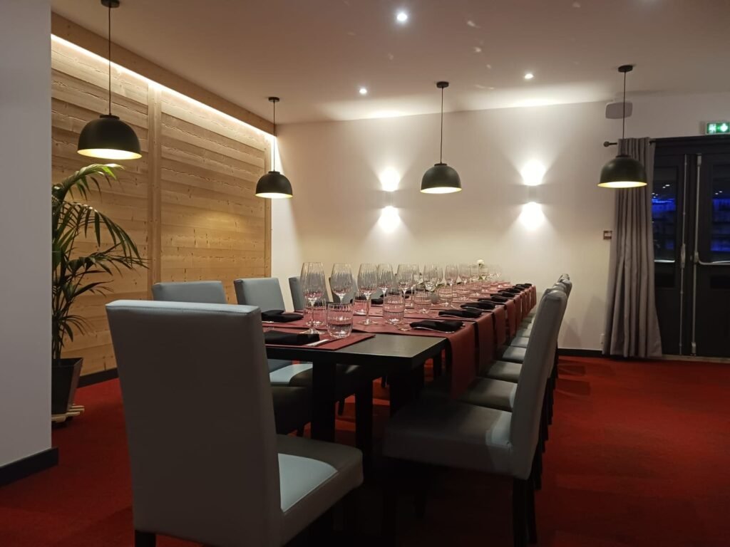 Table de groupe événements le chat gourmand beunaz