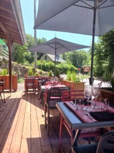 Terrasse du restaurant le chat gourmand beunaz
