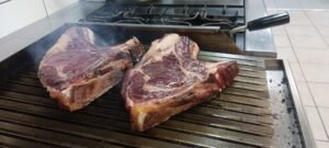 côte de boeuf au restaurant le chat gourmand beunaz
