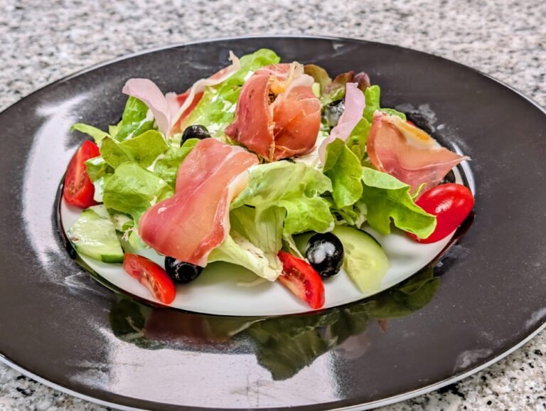 salade au restaurant le chat gourmand beunaz